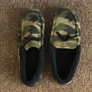 Young men’s slippers